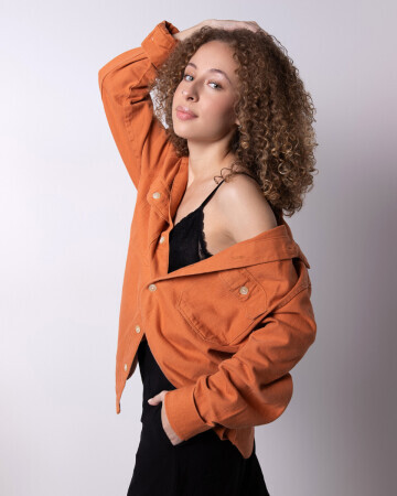 BEATRIZ ANDRADE — 2