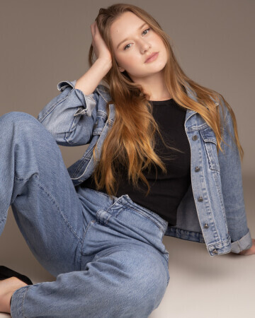 VICTORIA AMORIM — 1