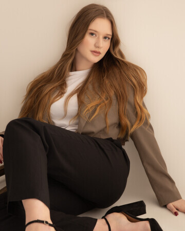 VICTORIA AMORIM — 3