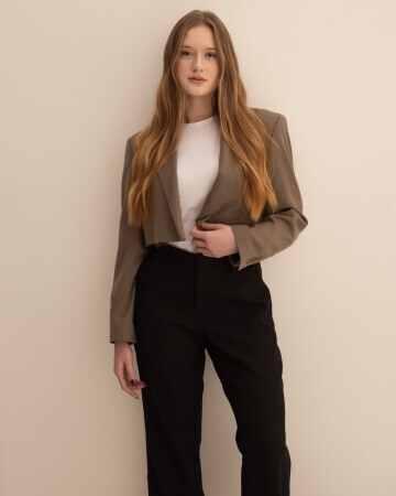 VICTORIA AMORIM — 4