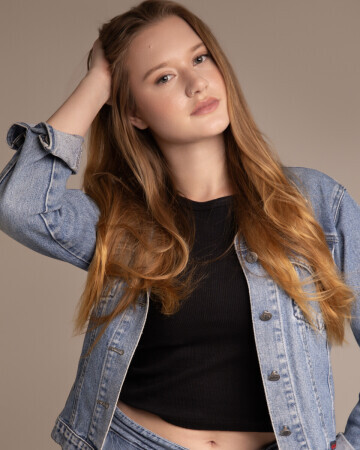 VICTORIA AMORIM — 5