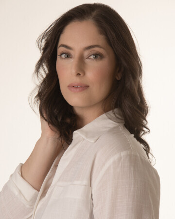 AMANDA PAES BACK — 6