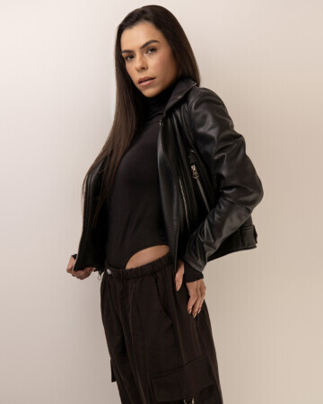 THAIANE VIECILI — 4