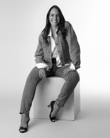 CLAUDIA THOMPSON — 6