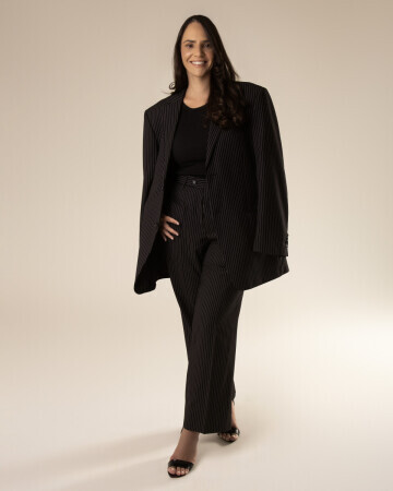 CLAUDIA THOMPSON — 4