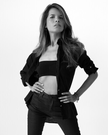 ADRIANA ARAÚJO — 6