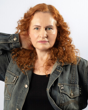 CLAUDIA DALEGRAVE — 5