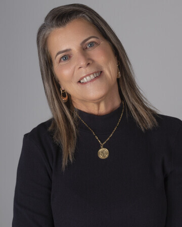 MARIA ANDREA ANTUNES DA CUNHA — 4