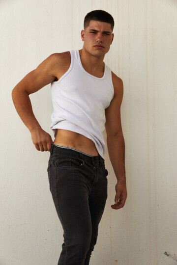 LEANDRO CHAVES — 5