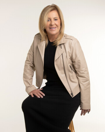 TANIA RODRIGUES — 6