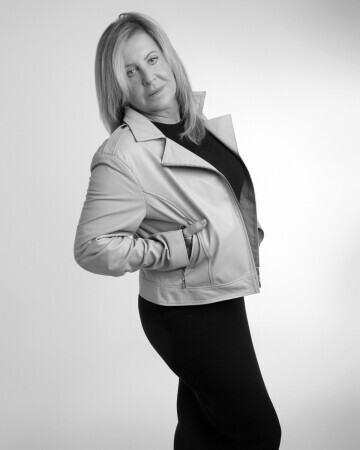 TANIA RODRIGUES — 4