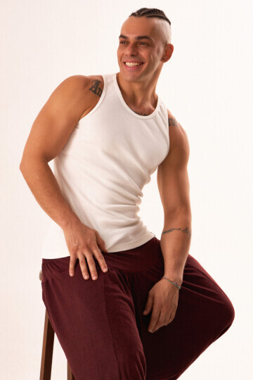 LEONARDO OLIVEIRA — 1