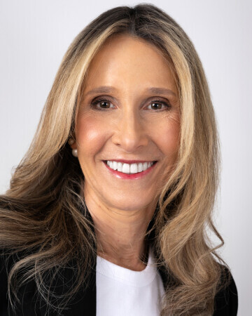 ELIZABETH SZACHNOWICZ