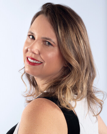 LUCIANA LOZANO — 6