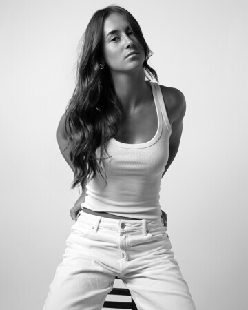 LAYLA LARISSA VAN DER NEUT — 4