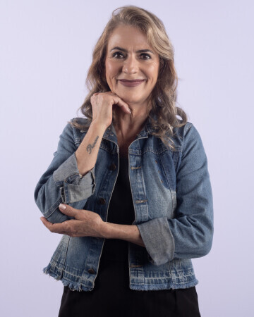 ANGELA MARIA LOSSÁVARO — 1