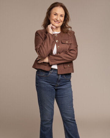 LUCIA OSTROVSKI — 6