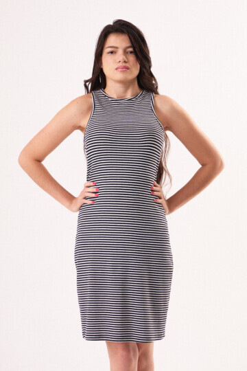 YASMIN FERREIRA — 4