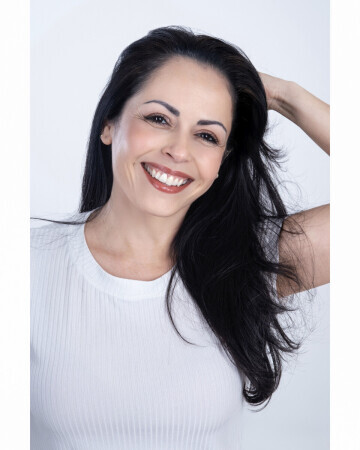 VANESSA DA CRUZ — 3