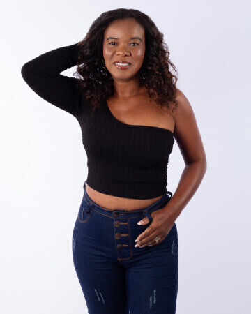 DANIELLE MANHÃES — 4