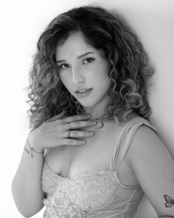 ISABELLA AGULHÓ — 2