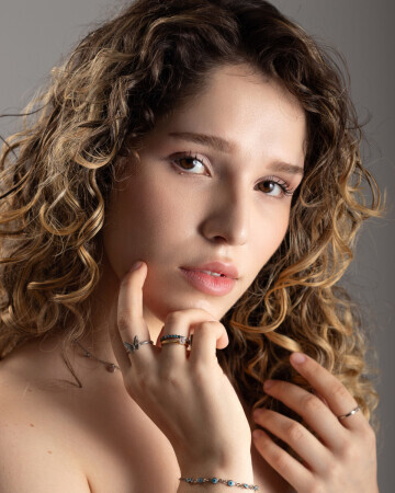 ISABELLA AGULHÓ — 4