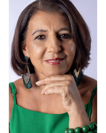 LEILA FERNANDES — 5