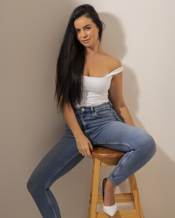 ALINE JANUARIO — 1