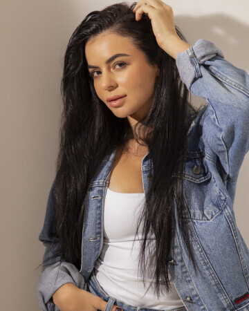 ALINE JANUARIO — 5