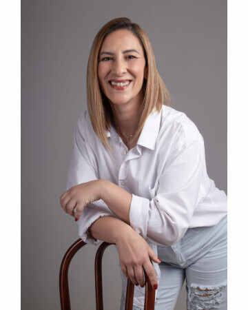 LAURA DE MAGALHAES — 3