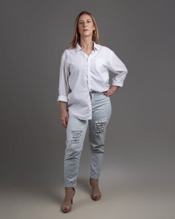 LAURA DE MAGALHAES — 2