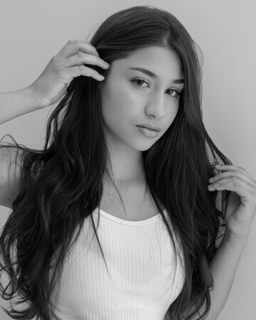 THAISSA BASTOS — 3