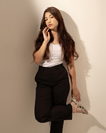 THAISSA BASTOS — 5