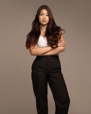 THAISSA BASTOS — 4