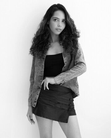 KELLY DE ANHAIA MELO — 4