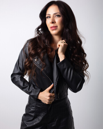 THAIS TEIXEIRA — 6