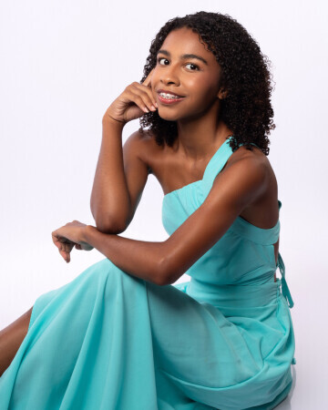 LAIRA DOMINGUES — 5