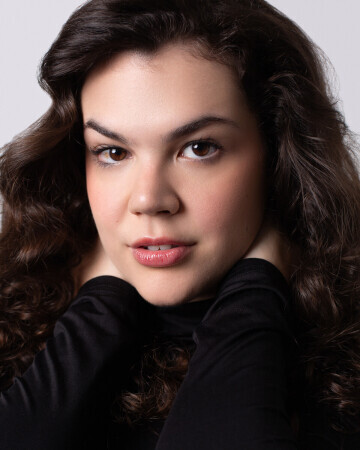 ALYNE MONTENEGRO — 5