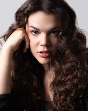 ALYNE MONTENEGRO — 4