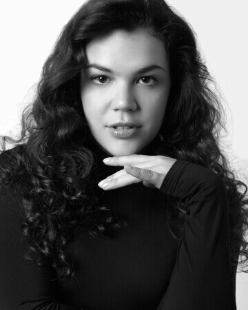 ALYNE MONTENEGRO — 6