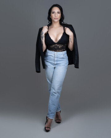 THAIS DE VARGAS — 5