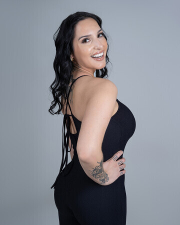 THAIS DE VARGAS — 1