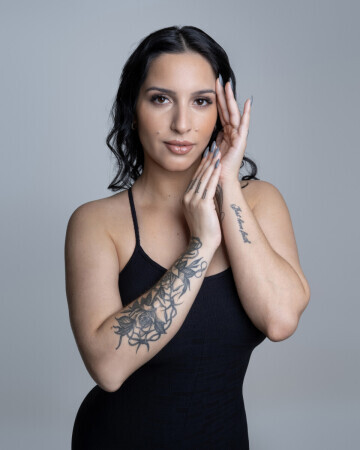 THAIS DE VARGAS — 3