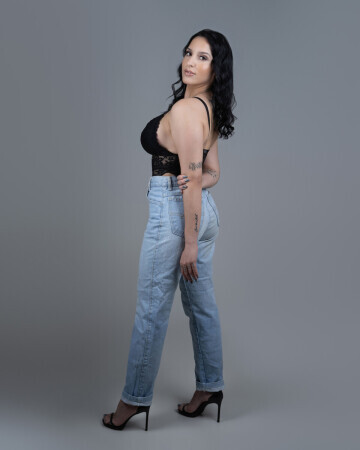 THAIS DE VARGAS — 6