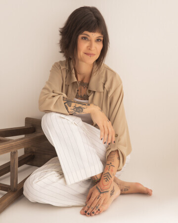 PALOMA MARTINS — 6