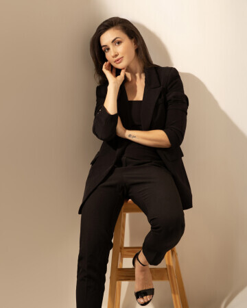 DENISE HERMESMEYER — 6