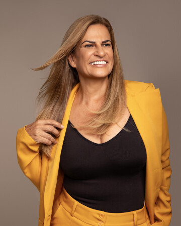 TANIA LAURENICE — 6