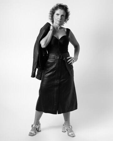 DANIELA FARIAS — 6