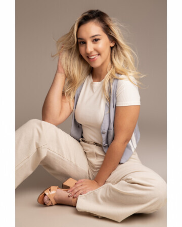 SELENA LARROSA — 5