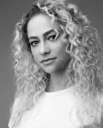 KHENNIA GIROLA — 1